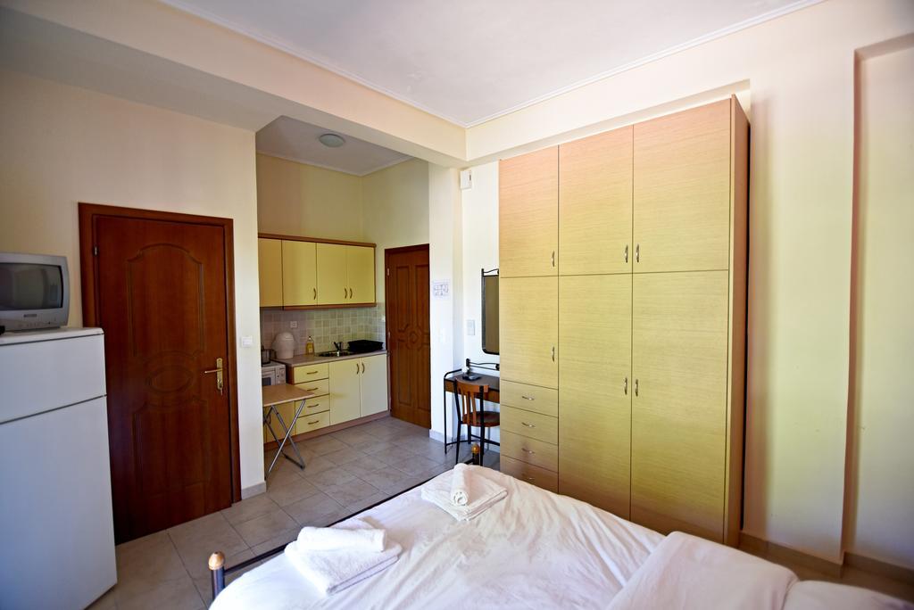 Tsertos Apartments Kamena Vourla Exterior photo
